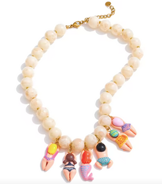 Collar veraniego con charms bañistas – Diseño original y divertido
