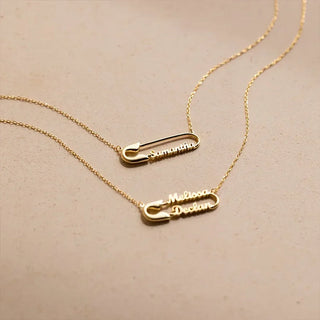 Collar personalizado con imperdible en oro 14K con hasta dos nombres