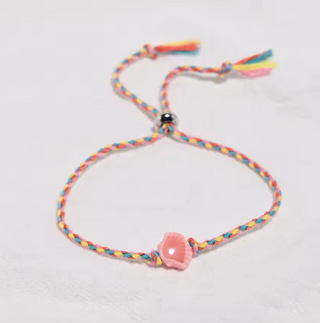 Pulsera de Hilo con Concha Esmaltada – Colores Surtidos