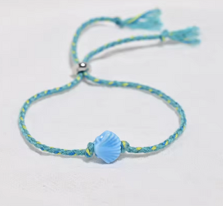 Pulsera de Hilo con Concha Esmaltada – Colores Surtidos