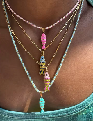 collar pez esmaltado turquesa cordón trenzado