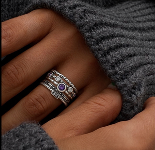 Anillo Ajustable Ancho de Acero Inoxidable con Piedra Violeta