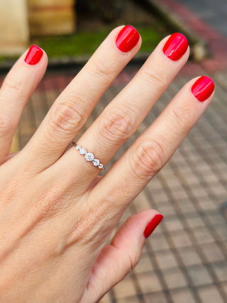 Anillo de plata de ley con circonitas brillantes ✨
