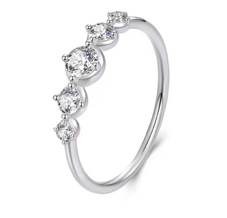 Anillo de plata de ley con circonitas brillantes ✨