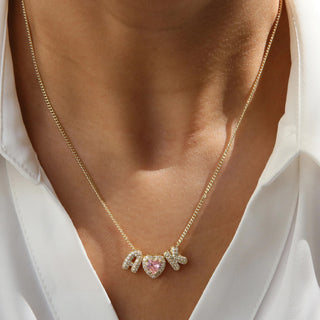 Collar con iniciales y corazón con circonitas