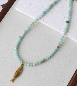 Collar de cuentas con peces dorados estilo boho – Collar verano mujer