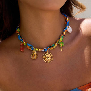 🧡 Collar de tela boho con charms dorados – Sol o Corazón