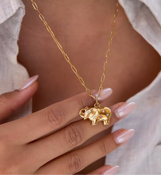 collar elefante oro
