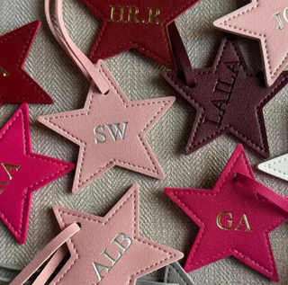 Llavero colgante personalizado de cuero – Estrella con iniciales